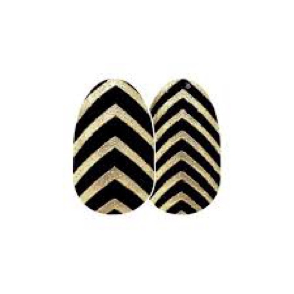Color Street Retired Drop The Ball Nail Set Black and Gold Chevron - Picture 2 of 7